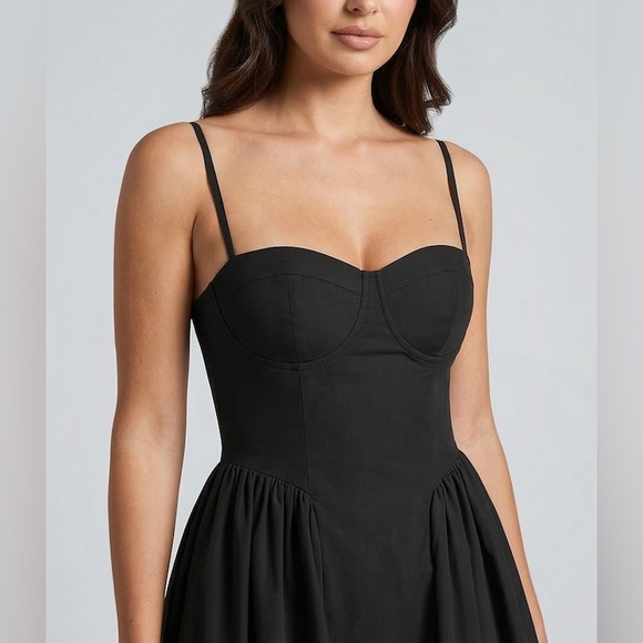 Elegant Corset-Style Midi Dress in Midnight Black - Picture 2 of 10